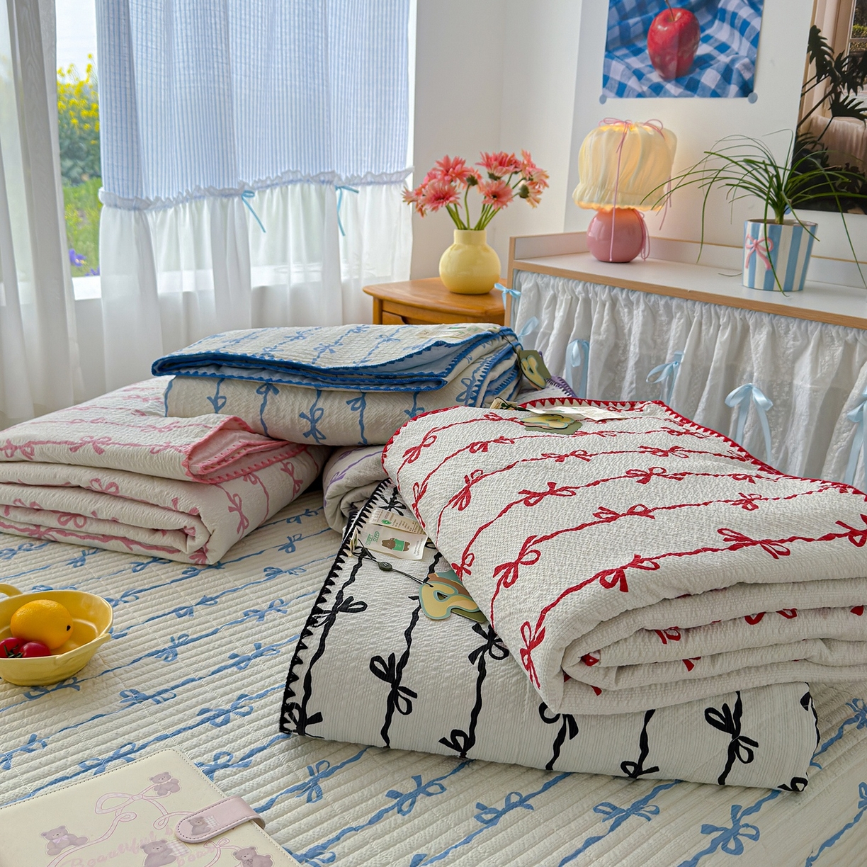 91家纺网 家纺一手货源 找家纺 赫梵茜 2026新款泡芙双层沙贝壳绣床盖夏被四件套可配多功能夏被夏凉被空调被四件套 组合图（仅供展示不可下单）