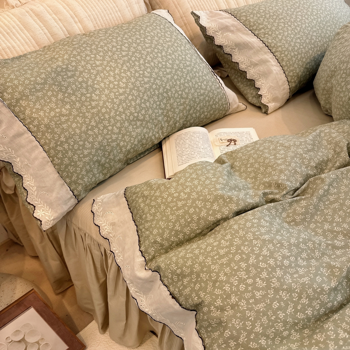 91家纺网 家纺一手货源 找家纺 菊上家纺 2026新款全棉复古小碎花花边款系列 春绿