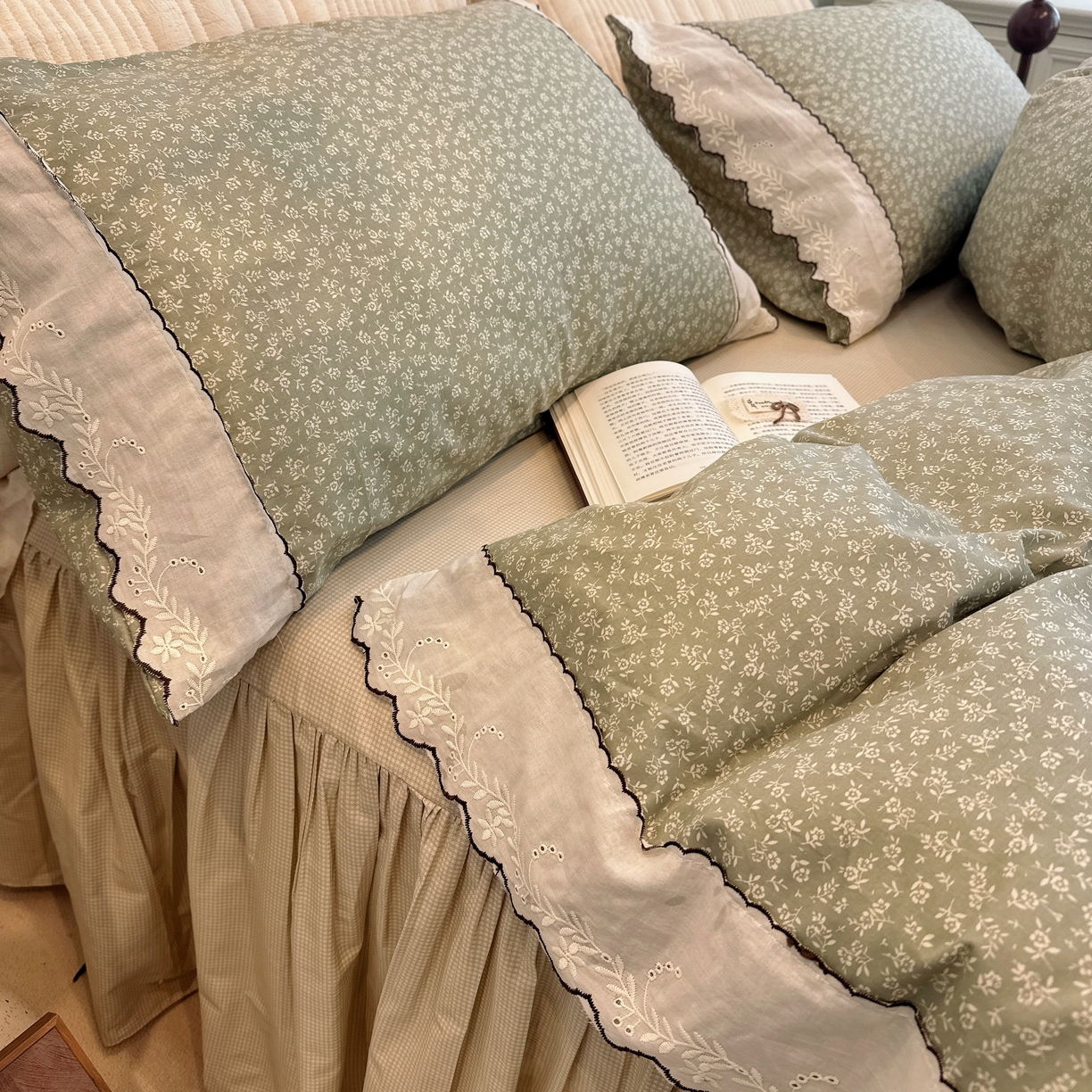 91家纺网 家纺一手货源 找家纺 菊上家纺 2026新款全棉复古小碎花花边款系列 春绿