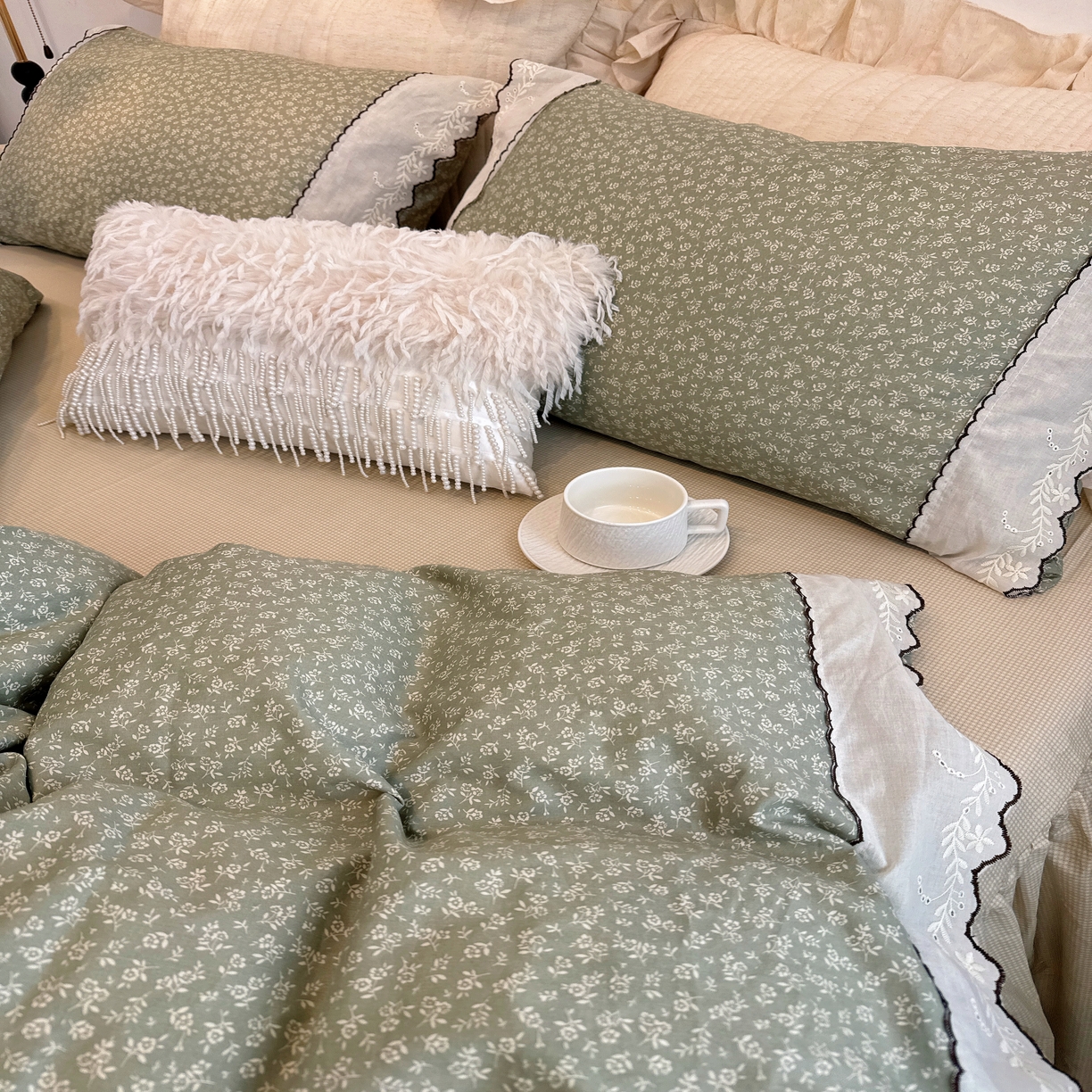 91家纺网 家纺一手货源 找家纺 菊上家纺 2026新款全棉复古小碎花花边款系列 春绿