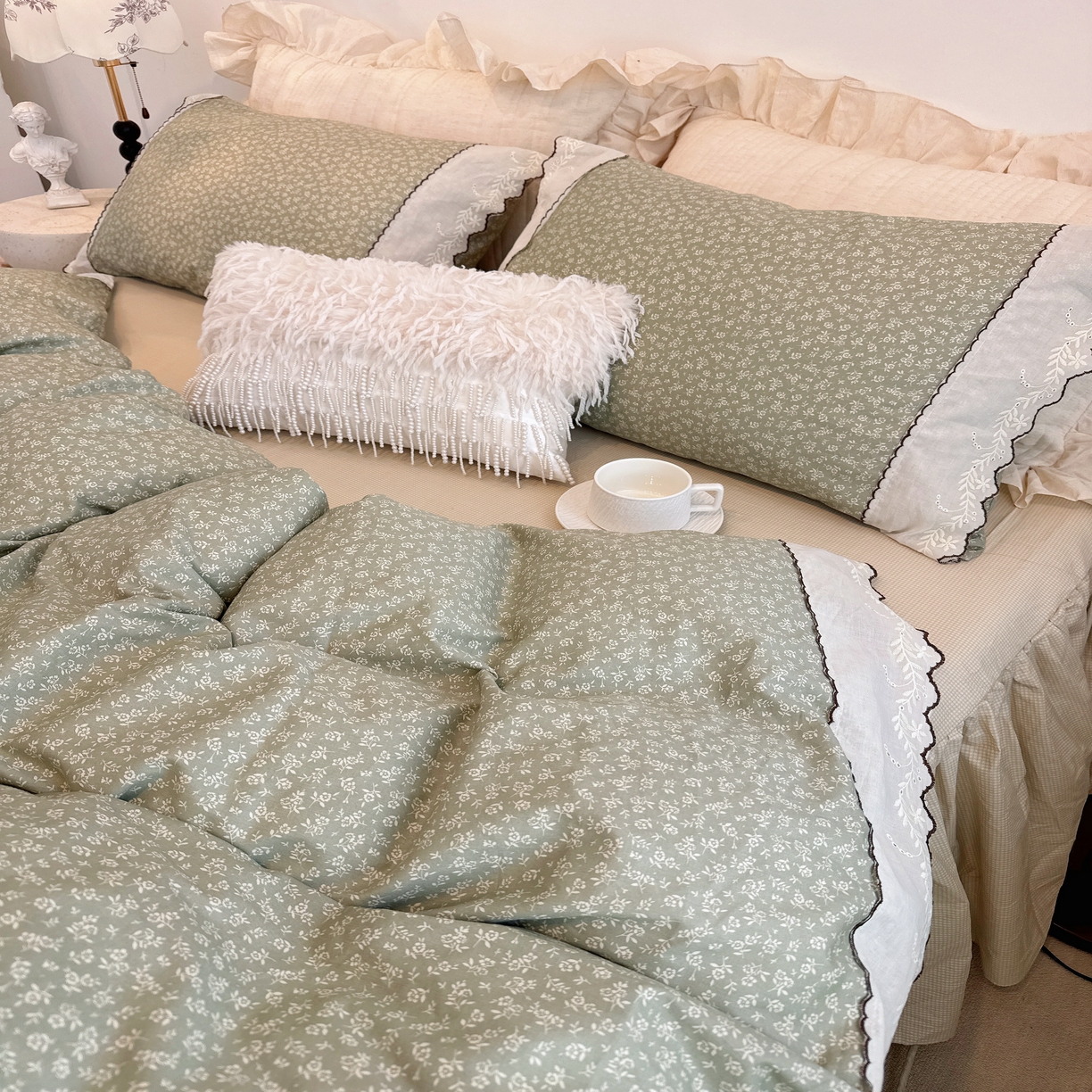 91家纺网 家纺一手货源 找家纺 菊上家纺 2026新款全棉复古小碎花花边款系列 春绿