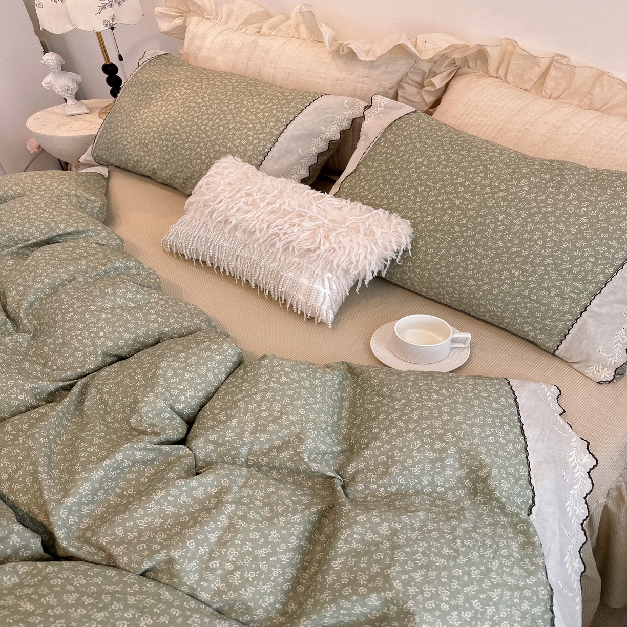 91家纺网 家纺一手货源 找家纺 菊上家纺 2026新款全棉复古小碎花花边款系列 春绿