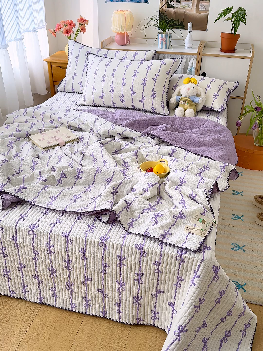 91家纺网 家纺一手货源 找家纺 赫梵茜 2026新款泡芙双层沙贝壳绣床盖夏被四件套可配多功能夏被夏凉被空调被四件套 紫蝴蝶结