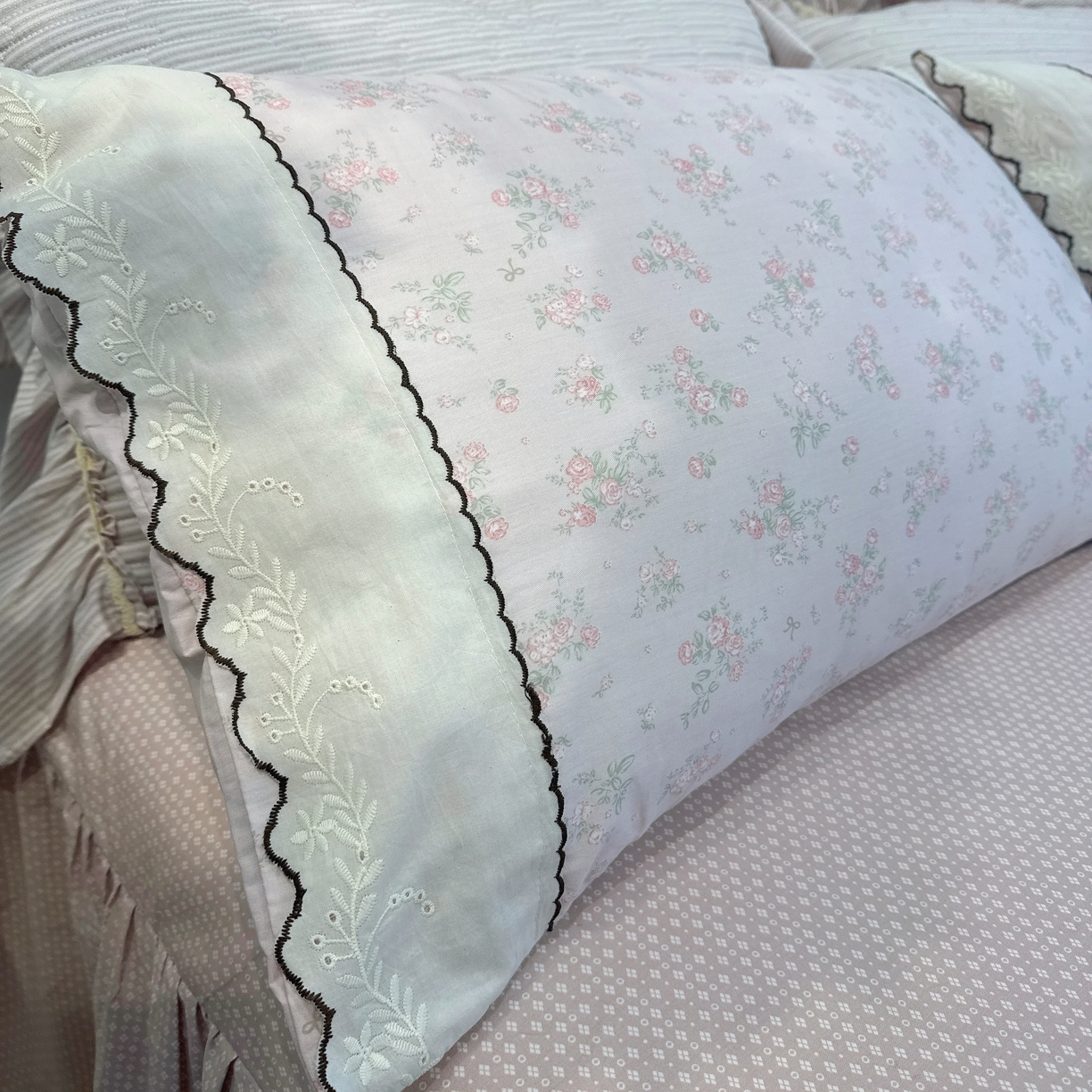 91家纺网 家纺一手货源 找家纺 菊上家纺 2026新款全棉复古小碎花花边款系列 粉蔻