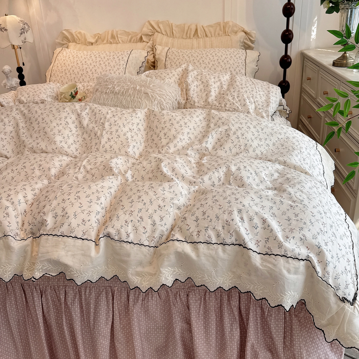 91家纺网 家纺一手货源 找家纺 菊上家纺 2026新款全棉复古小碎花花边款系列 芸素