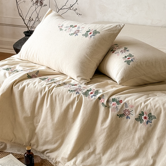 91家纺网 家纺一手货源 找家纺 （总）Mr.pig猪先生水洗棉 2026新款棉麻绣花花边夏被-简兮（展示价格为控价，实际价格请联系客服）