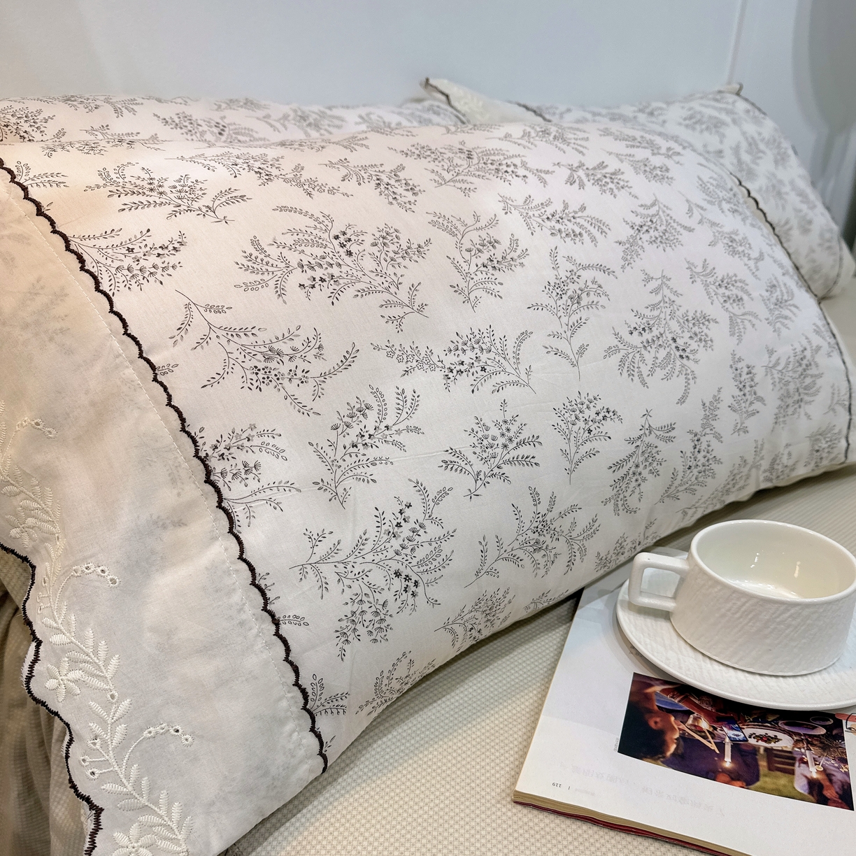 91家纺网 家纺一手货源 找家纺 菊上家纺 2026新款全棉复古小碎花花边款系列 枝几