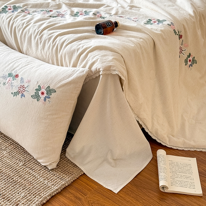 91家纺网 家纺一手货源 找家纺 （总）Mr.pig猪先生水洗棉 2026新款棉麻绣花花边夏被-简兮（展示价格为控价，实际价格请联系客服）