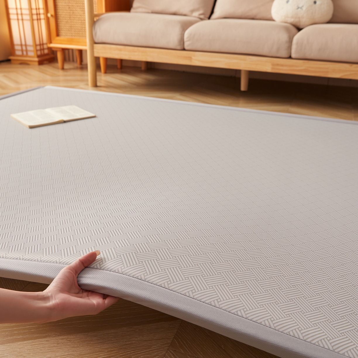 91家纺网 家纺一手货源 找家纺 畅畅家纺 2026新款纯色凉感冰丝地垫多规格时尚凉席可爱熊地垫床垫（厚度1.5cm） 可爱熊灰色