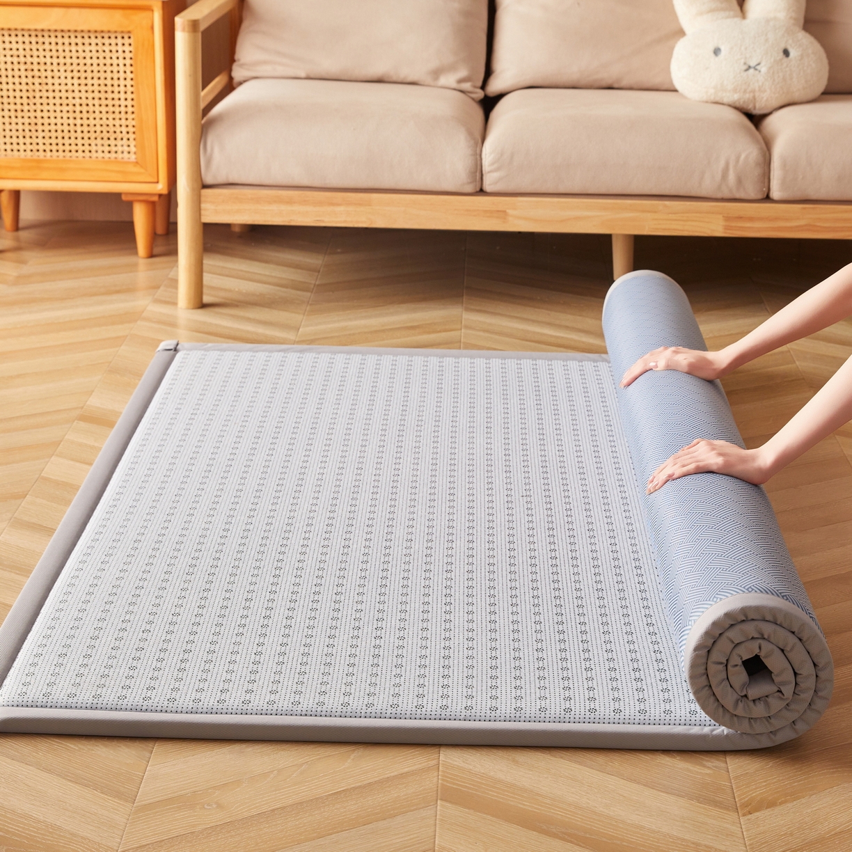 91家纺网 家纺一手货源 找家纺 畅畅家纺 2026新款纯色凉感冰丝地垫多规格时尚凉席可爱熊地垫床垫（厚度1.5cm） 可爱熊蓝色