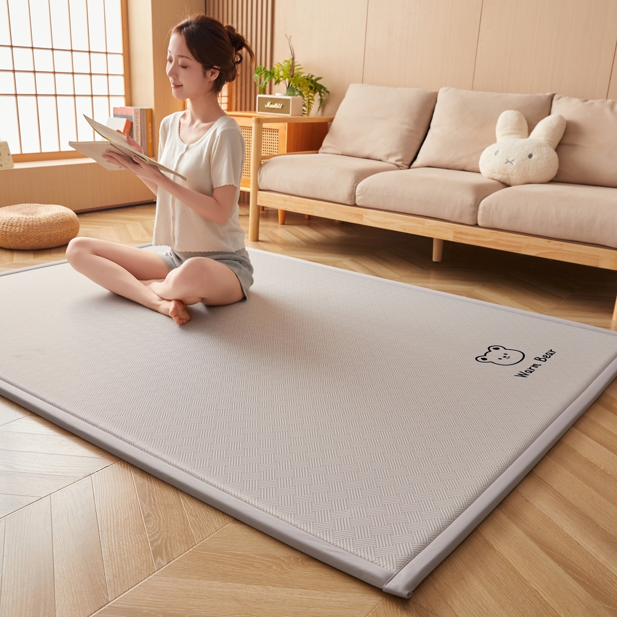 91家纺网 家纺一手货源 找家纺 畅畅家纺 2026新款纯色凉感冰丝地垫多规格时尚凉席可爱熊地垫床垫（厚度1.5cm） 可爱熊灰色