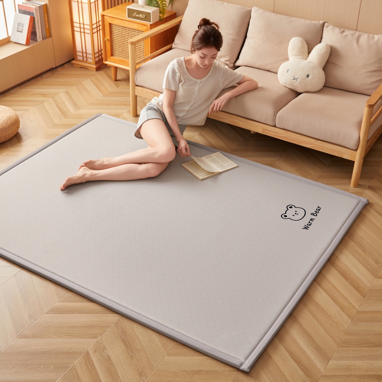 91家纺网 家纺一手货源 找家纺 畅畅家纺 2026新款纯色凉感冰丝地垫多规格时尚凉席可爱熊地垫床垫（厚度1.5cm） 可爱熊灰色