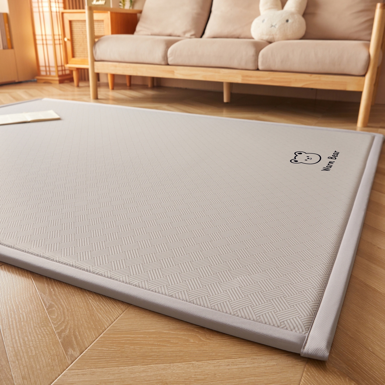 91家纺网 家纺一手货源 找家纺 畅畅家纺 2026新款纯色凉感冰丝地垫多规格时尚凉席可爱熊地垫床垫（厚度1.5cm） 可爱熊灰色