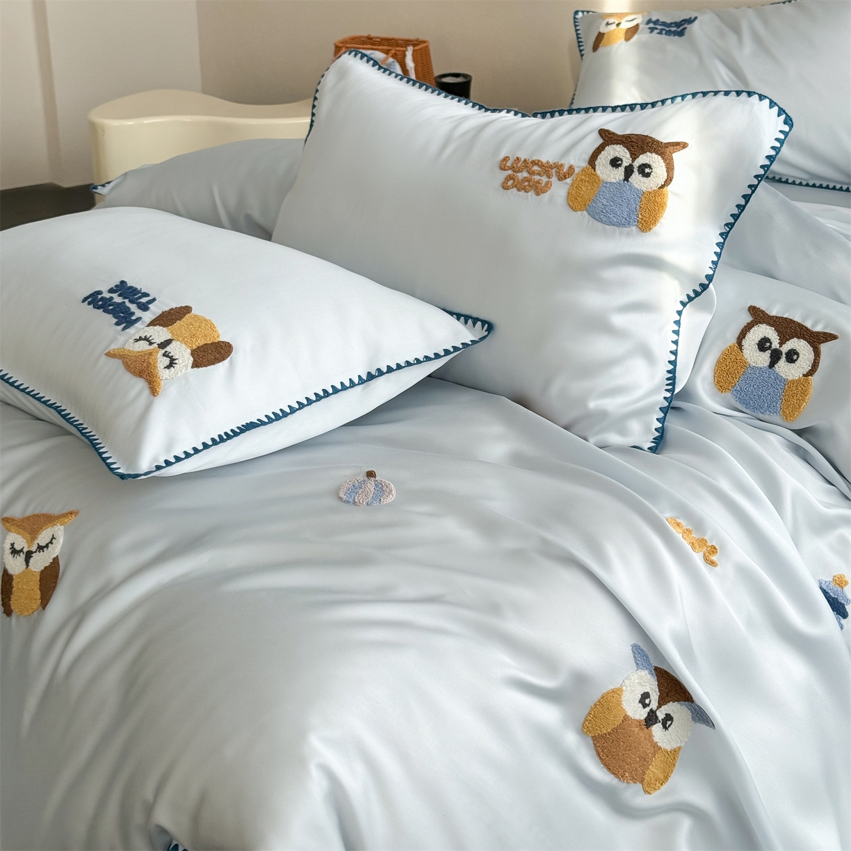 91家纺网 家纺一手货源 找家纺 （总）FORTWO家纺原创设计（FOR TWO家纺） 2026新款60天丝毛巾绣贝壳针四件套猫头鹰（券前）基础价不低于小号288元，中号358元，大号398元 床笠加10元