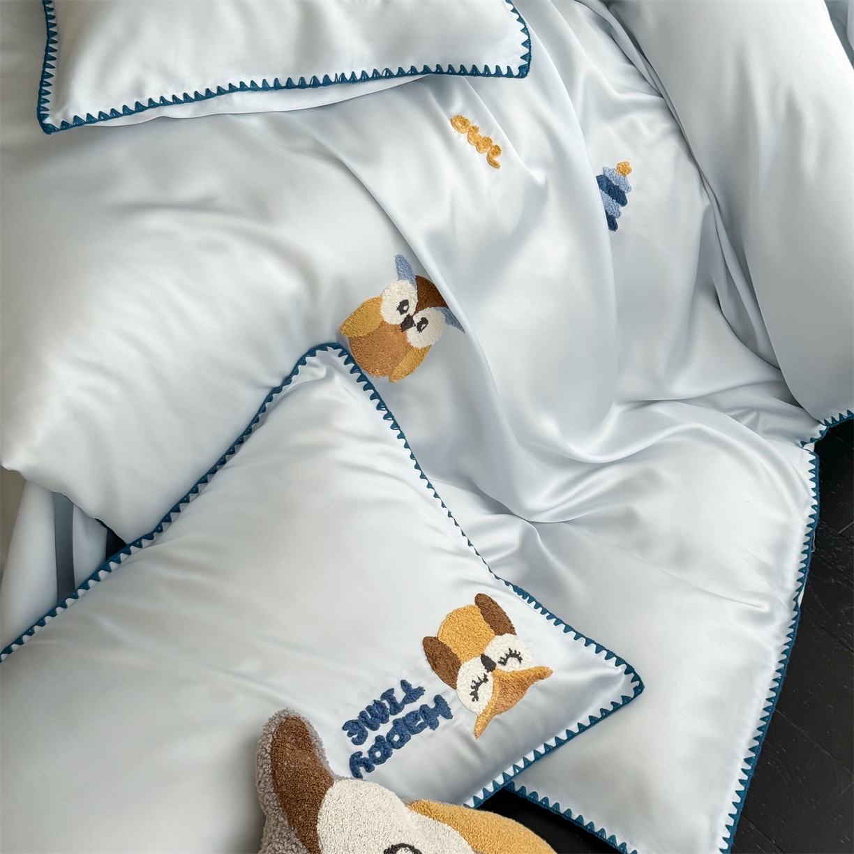 91家纺网 家纺一手货源 找家纺 （总）FORTWO家纺原创设计（FOR TWO家纺） 2026新款60天丝毛巾绣贝壳针四件套猫头鹰（券前）基础价不低于小号288元，中号358元，大号398元 床笠加10元