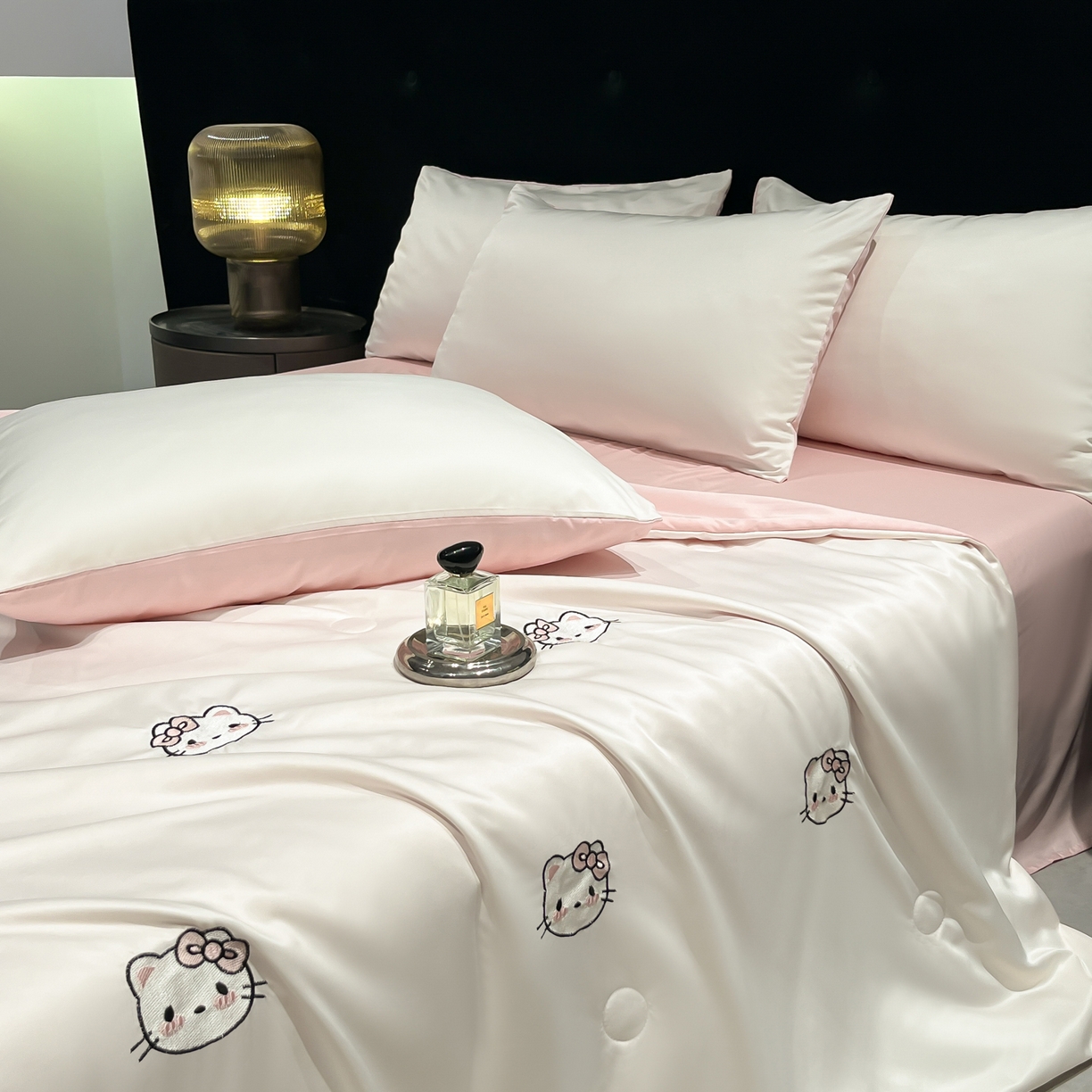 91家纺网 家纺一手货源 找家纺 （总）红嘴企鹅 2026新款水洗冰丝刺绣夏被四件套