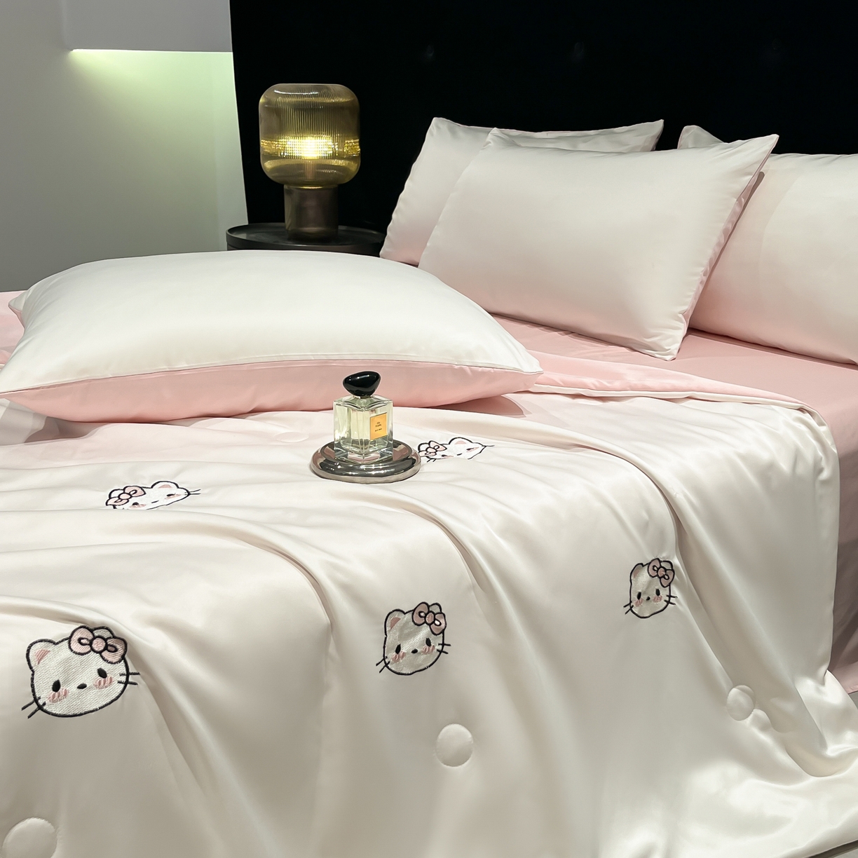 91家纺网 家纺一手货源 找家纺 （总）红嘴企鹅 2026新款水洗冰丝刺绣夏被四件套