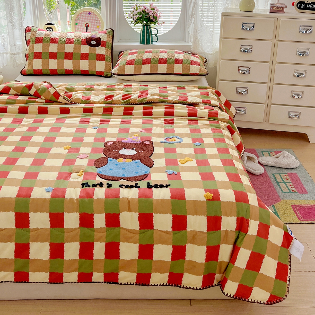 91家纺网 家纺一手货源 找家纺 鑫喜莱家纺 2026新款全棉纯棉夏被毛巾绣贝壳边大豆纤维全棉夏凉被空调被夹棉绗棉枕套 酷酷的小熊