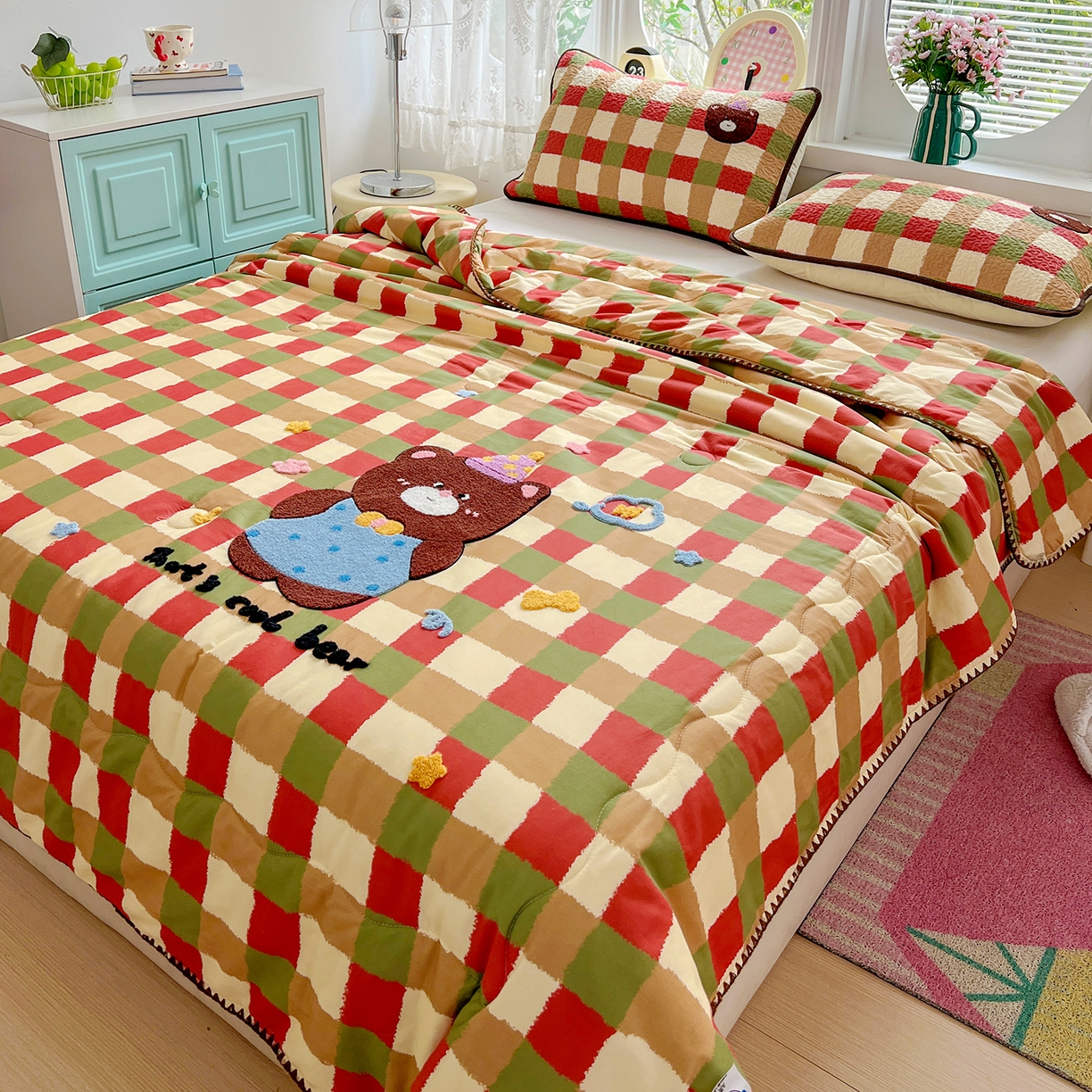 91家纺网 家纺一手货源 找家纺 鑫喜莱家纺 2026新款全棉纯棉夏被毛巾绣贝壳边大豆纤维全棉夏凉被空调被夹棉绗棉枕套 酷酷的小熊