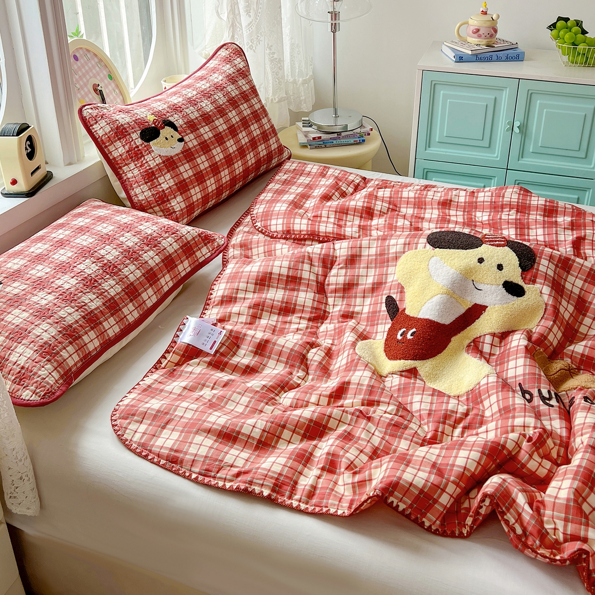 91家纺网 家纺一手货源 找家纺 鑫喜莱家纺 2026新款全棉纯棉夏被毛巾绣贝壳边大豆纤维全棉夏凉被空调被夹棉绗棉枕套 面包小狗