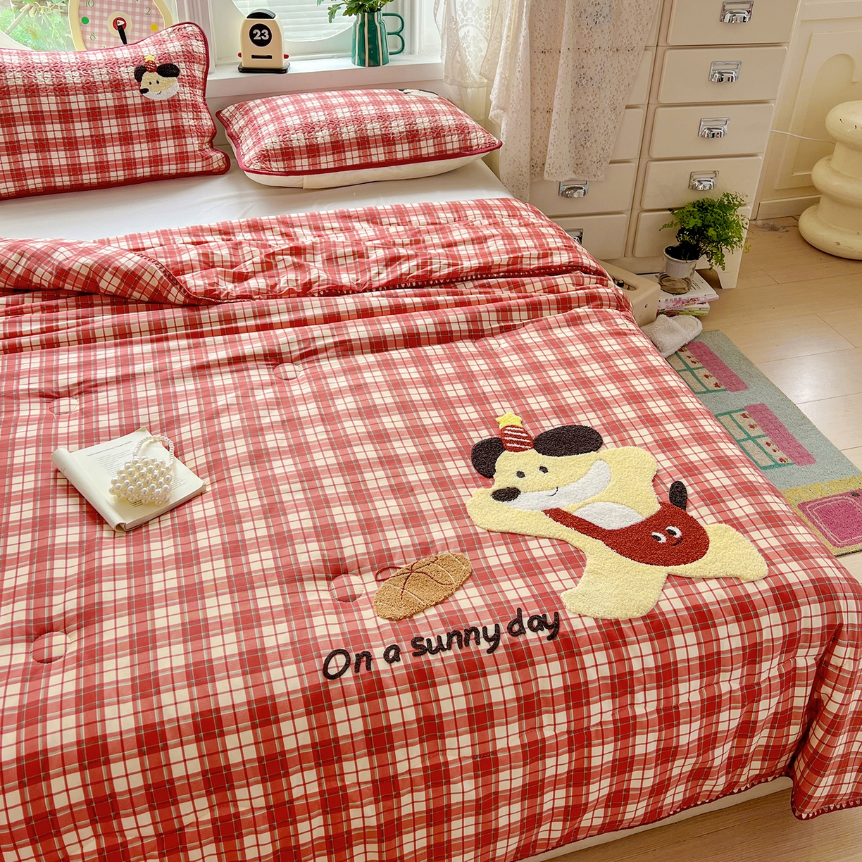 91家纺网 家纺一手货源 找家纺 鑫喜莱家纺 2026新款全棉纯棉夏被毛巾绣贝壳边大豆纤维全棉夏凉被空调被夹棉绗棉枕套 面包小狗