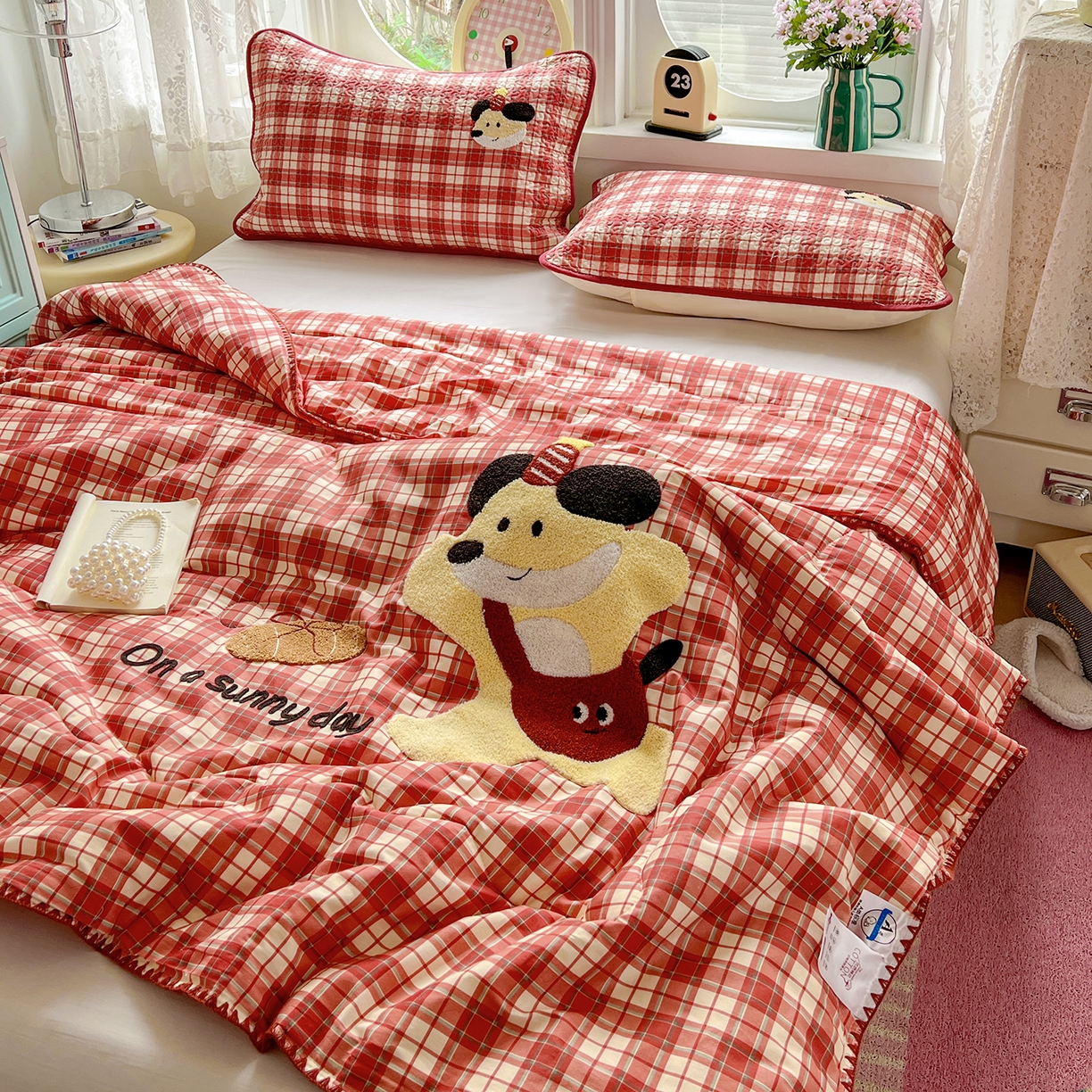 91家纺网 家纺一手货源 找家纺 鑫喜莱家纺 2026新款全棉纯棉夏被毛巾绣贝壳边大豆纤维全棉夏凉被空调被夹棉绗棉枕套 面包小狗