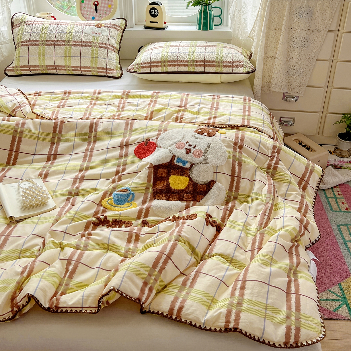 91家纺网 家纺一手货源 找家纺 鑫喜莱家纺 2026新款全棉纯棉夏被毛巾绣贝壳边大豆纤维全棉夏凉被空调被夹棉绗棉枕套 苹果小狗