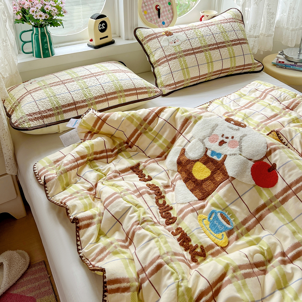 91家纺网 家纺一手货源 找家纺 鑫喜莱家纺 2026新款全棉纯棉夏被毛巾绣贝壳边大豆纤维全棉夏凉被空调被夹棉绗棉枕套 苹果小狗