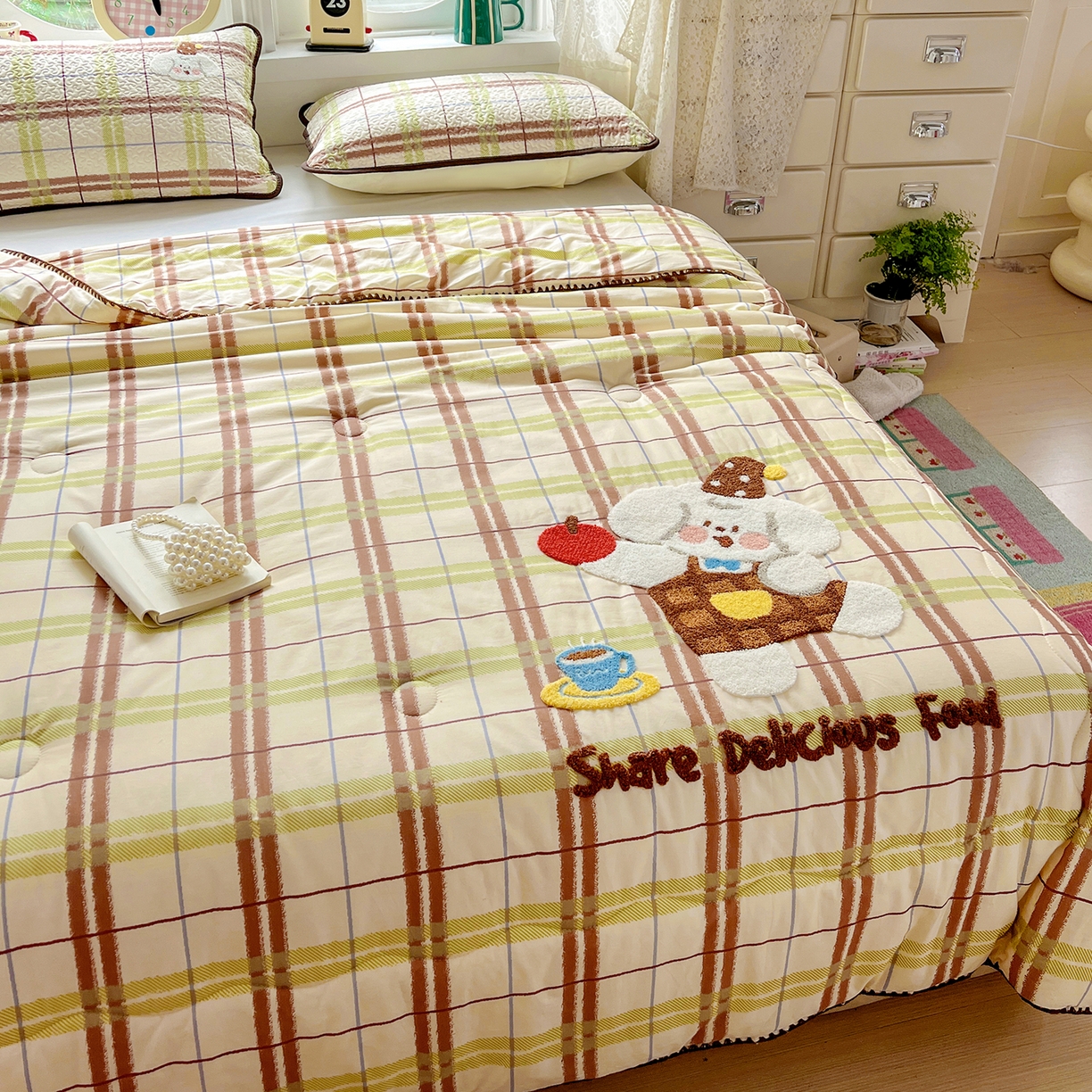 91家纺网 家纺一手货源 找家纺 鑫喜莱家纺 2026新款全棉纯棉夏被毛巾绣贝壳边大豆纤维全棉夏凉被空调被夹棉绗棉枕套 苹果小狗