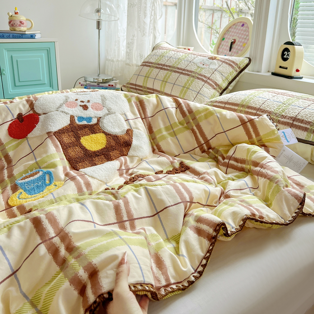 91家纺网 家纺一手货源 找家纺 鑫喜莱家纺 2026新款全棉纯棉夏被毛巾绣贝壳边大豆纤维全棉夏凉被空调被夹棉绗棉枕套 苹果小狗