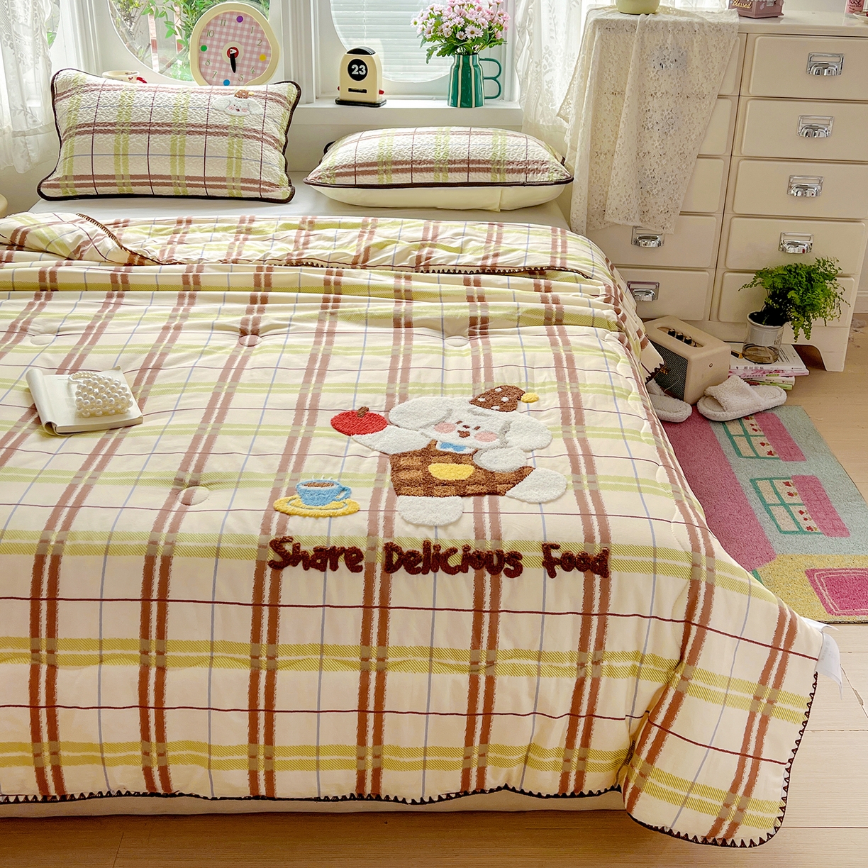 91家纺网 家纺一手货源 找家纺 鑫喜莱家纺 2026新款全棉纯棉夏被毛巾绣贝壳边大豆纤维全棉夏凉被空调被夹棉绗棉枕套 苹果小狗