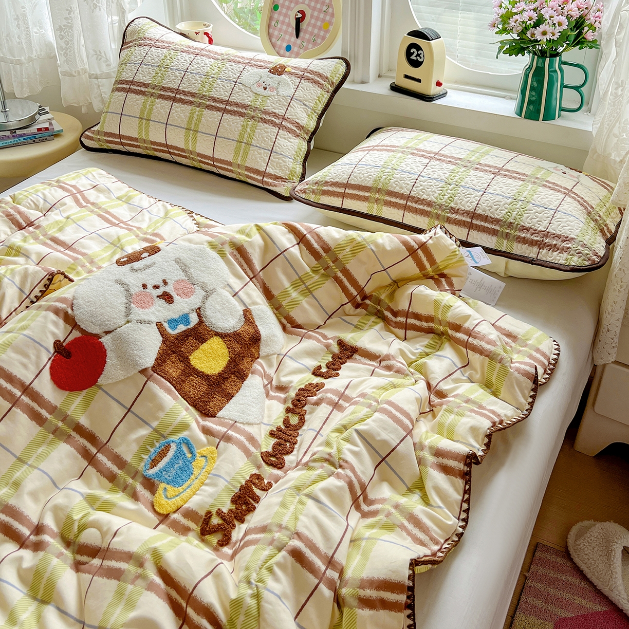 91家纺网 家纺一手货源 找家纺 鑫喜莱家纺 2026新款全棉纯棉夏被毛巾绣贝壳边大豆纤维全棉夏凉被空调被夹棉绗棉枕套 苹果小狗