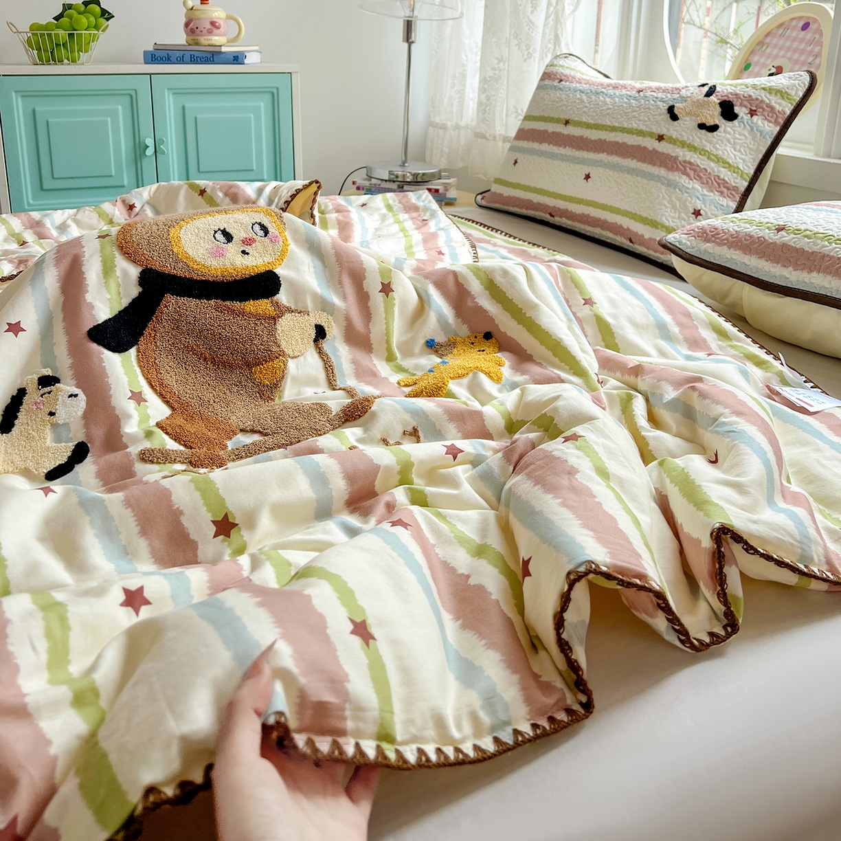 91家纺网 家纺一手货源 找家纺 鑫喜莱家纺 2026新款全棉纯棉夏被毛巾绣贝壳边大豆纤维全棉夏凉被空调被夹棉绗棉枕套 星星人