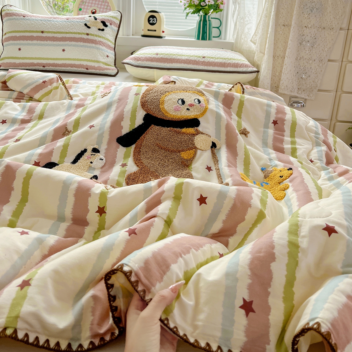 91家纺网 家纺一手货源 找家纺 鑫喜莱家纺 2026新款全棉纯棉夏被毛巾绣贝壳边大豆纤维全棉夏凉被空调被夹棉绗棉枕套 星星人