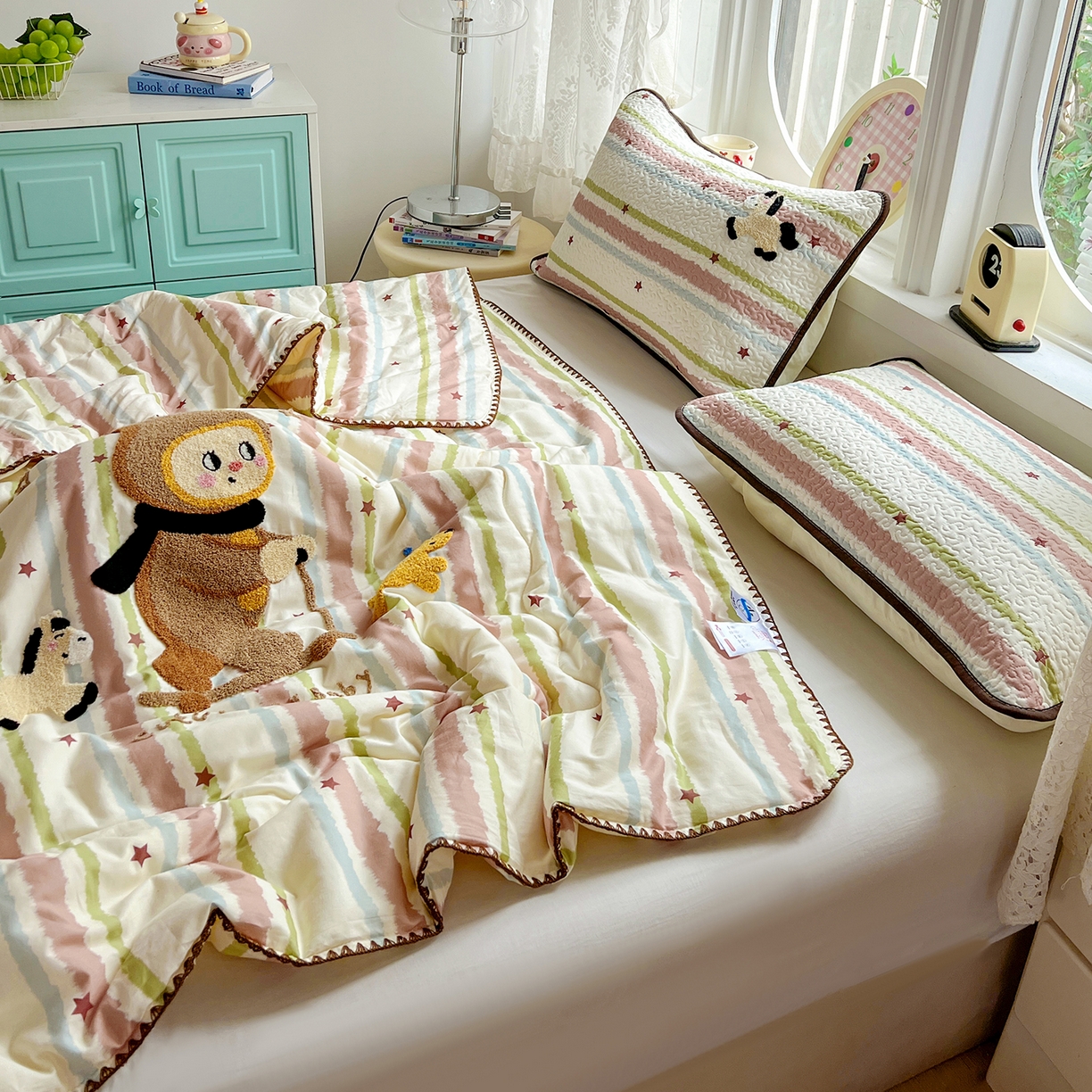 91家纺网 家纺一手货源 找家纺 鑫喜莱家纺 2026新款全棉纯棉夏被毛巾绣贝壳边大豆纤维全棉夏凉被空调被夹棉绗棉枕套 星星人