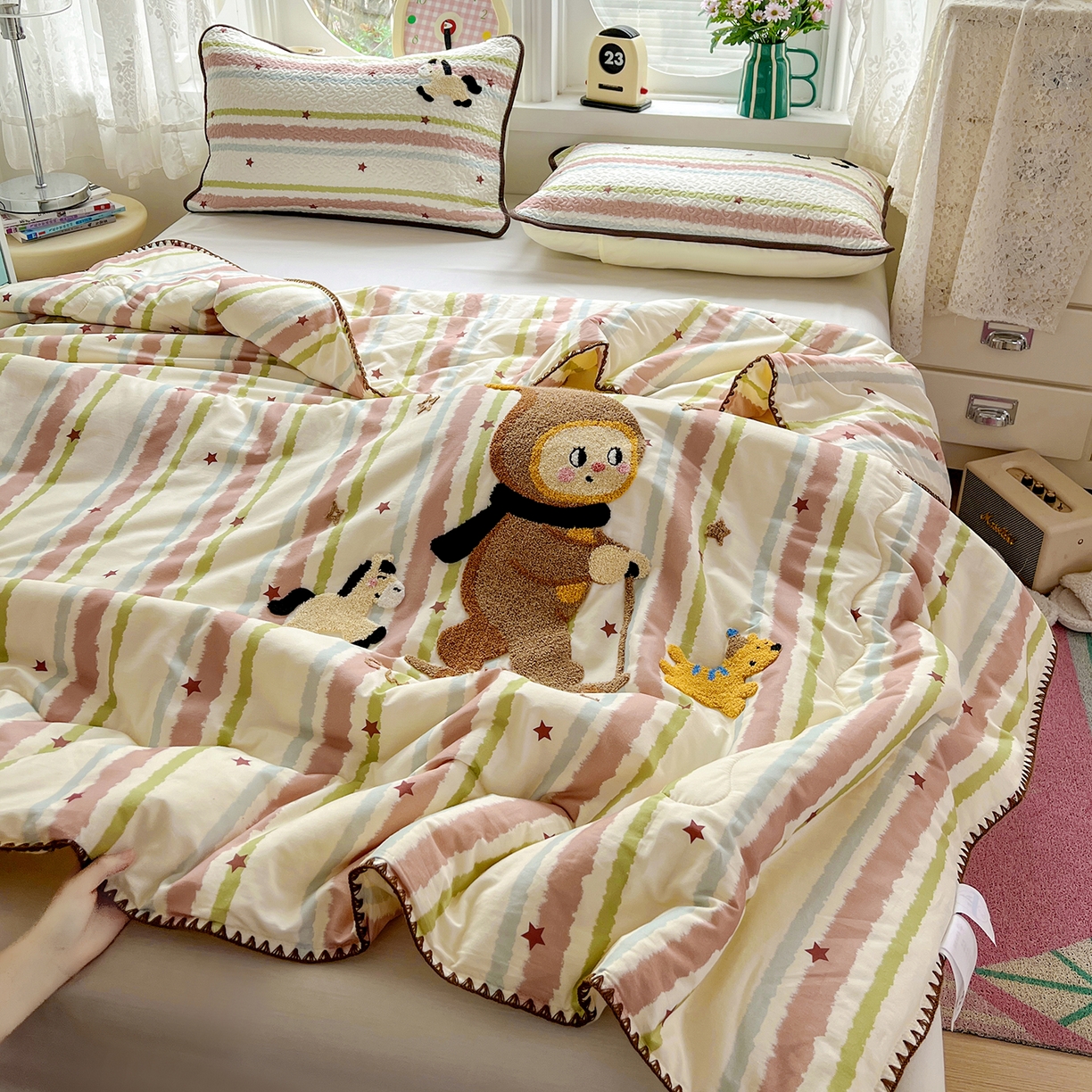 91家纺网 家纺一手货源 找家纺 鑫喜莱家纺 2026新款全棉纯棉夏被毛巾绣贝壳边大豆纤维全棉夏凉被空调被夹棉绗棉枕套 星星人