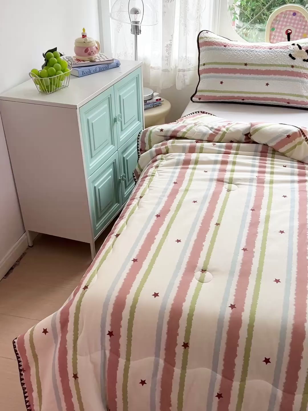 91家纺网 家纺一手货源 找家纺 鑫喜莱家纺 2026新款全棉纯棉夏被毛巾绣贝壳边大豆纤维全棉夏凉被空调被夹棉绗棉枕套 星星人