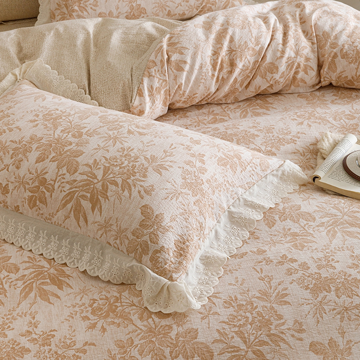 91家纺网 家纺一手货源 找家纺 悦然毛巾被 2026春夏新款加厚原麻水洗复古风四件套亚麻提花花边四件套 木棉花信