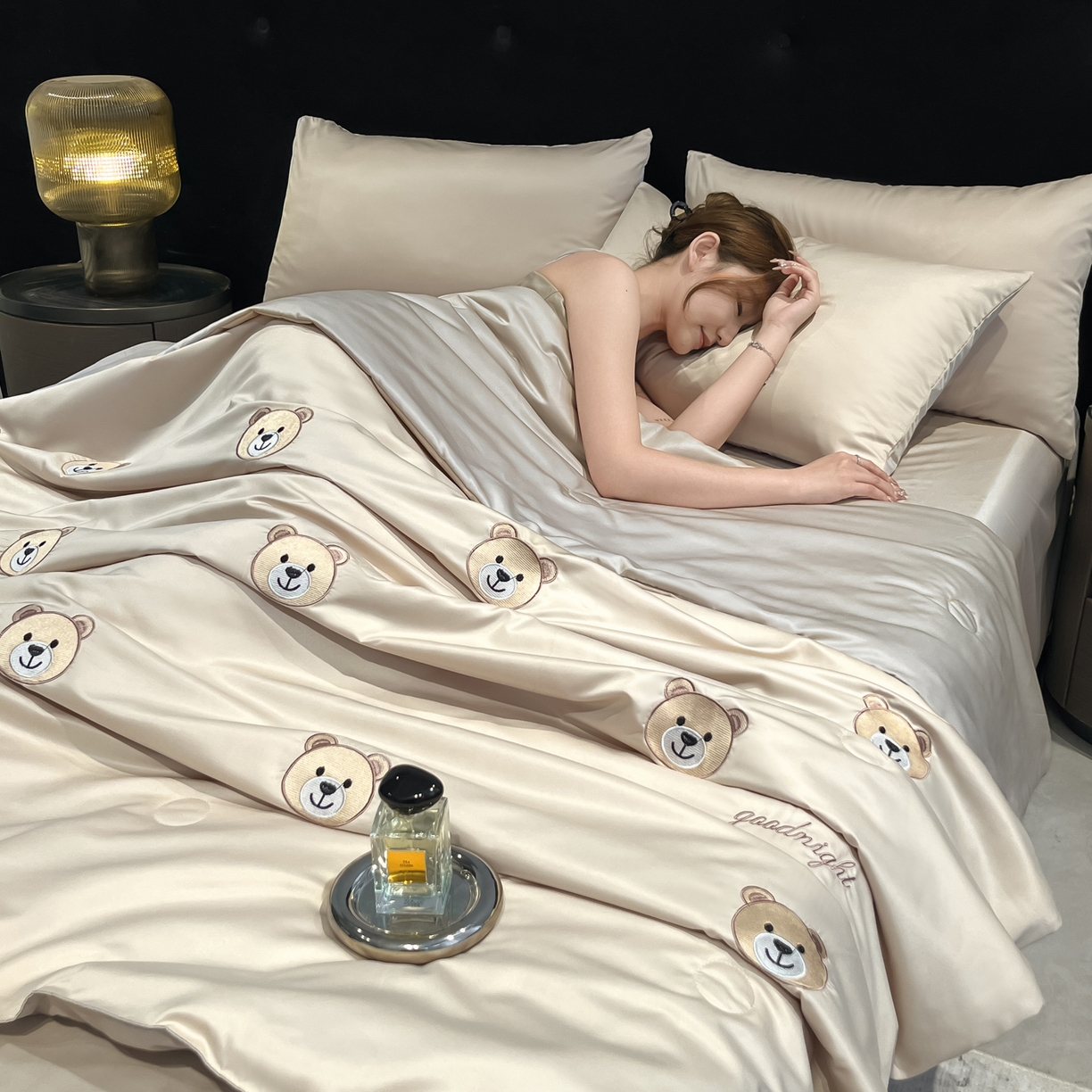 91家纺网 家纺一手货源 找家纺 （总）红嘴企鹅 2026新款水洗冰丝刺绣夏被四件套