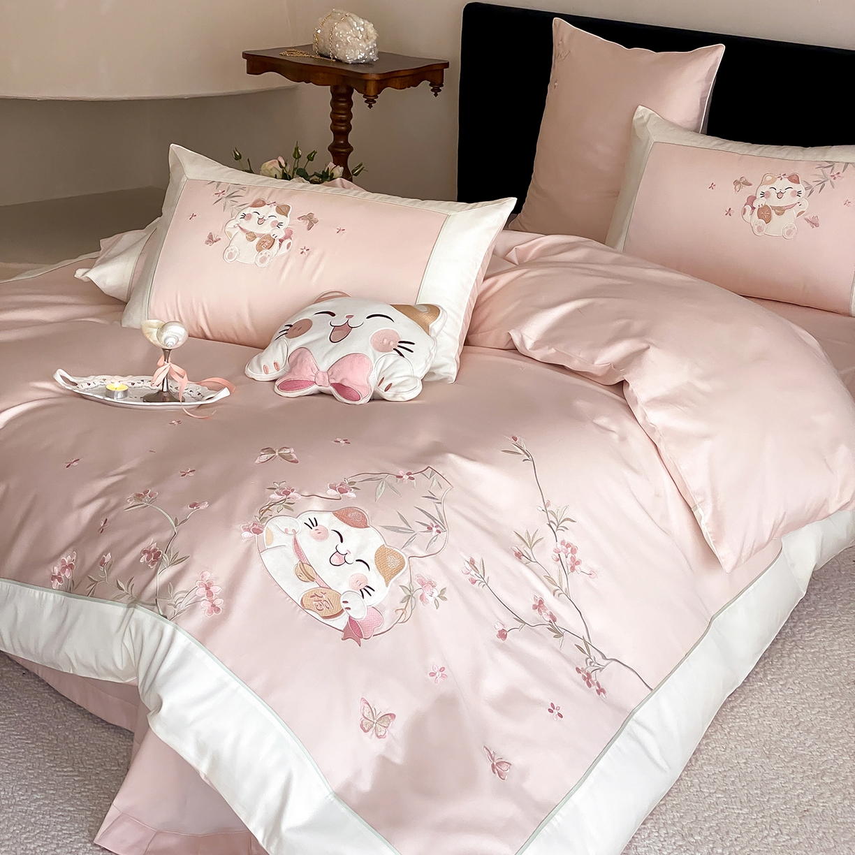 91家纺网 家纺一手货源 找家纺 （总）莎臣豹 2026新款5050新疆长绒棉精美中式贴布绣四件套-招财福禄-控价（卖价不得低于此价）标准360加大380