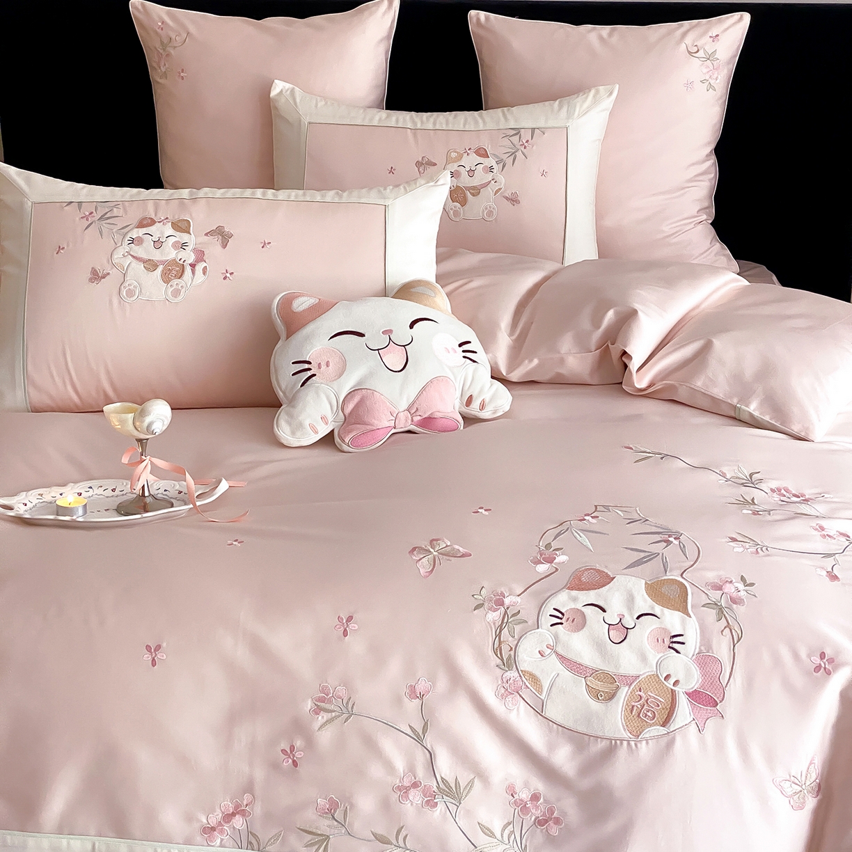 91家纺网 家纺一手货源 找家纺 莎臣豹 2026新款5050新疆长绒棉精美中式贴布绣四件套-招财福禄-控价（卖价不得低于此价）标准360加大380 招财福禄-粉