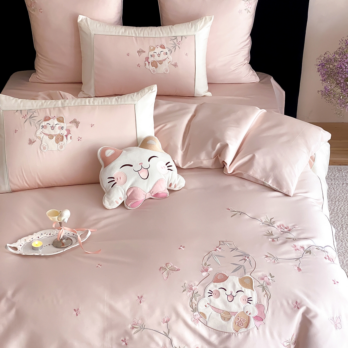 91家纺网 家纺一手货源 找家纺 莎臣豹 2026新款5050新疆长绒棉精美中式贴布绣四件套-招财福禄-控价（卖价不得低于此价）标准360加大380 招财福禄-粉