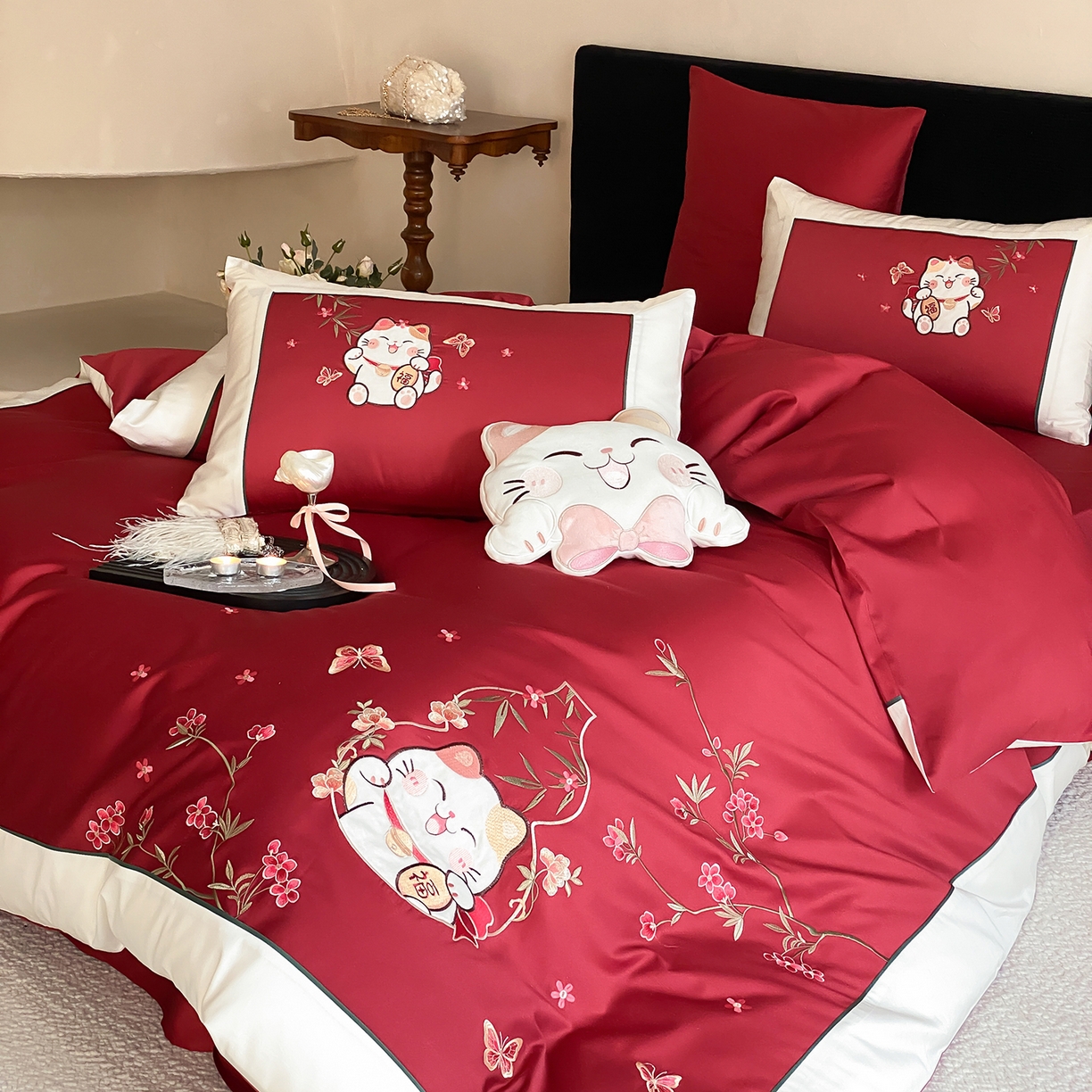 91家纺网 家纺一手货源 找家纺 莎臣豹 2026新款5050新疆长绒棉精美中式贴布绣四件套-招财福禄-控价（卖价不得低于此价）标准360加大380 招财福禄-云夕红