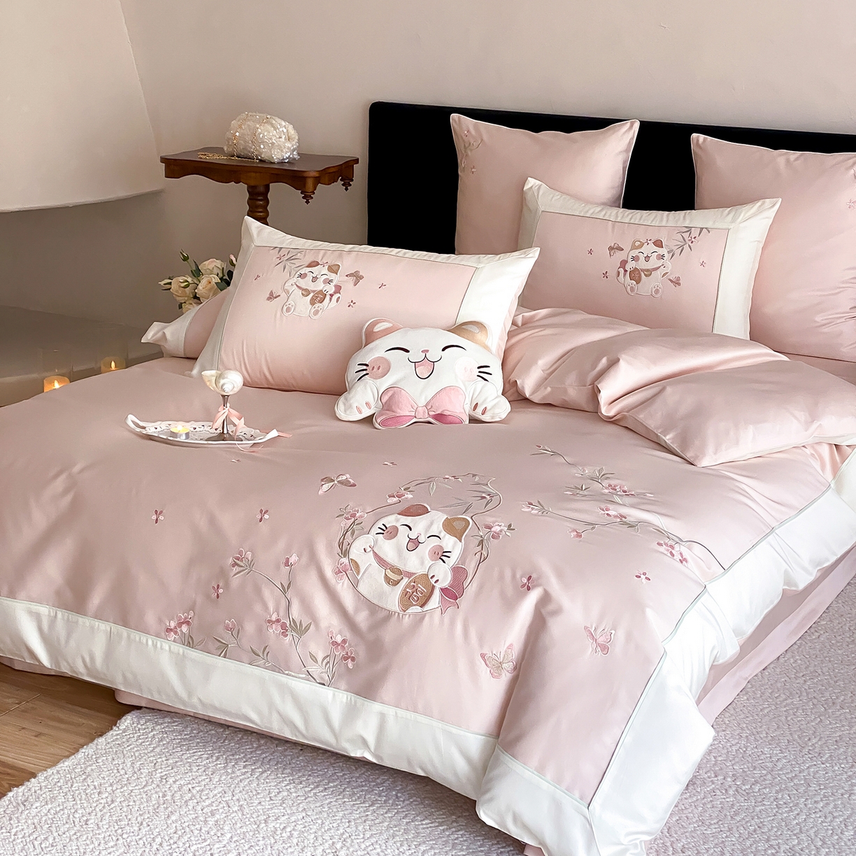 91家纺网 家纺一手货源 找家纺 莎臣豹 2026新款5050新疆长绒棉精美中式贴布绣四件套-招财福禄-控价（卖价不得低于此价）标准360加大380 招财福禄-粉