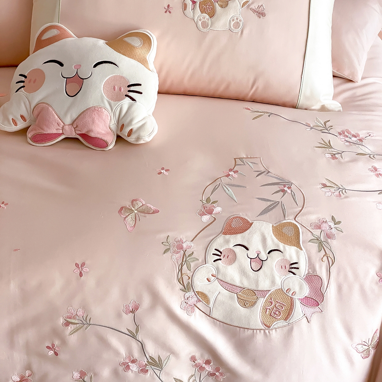 91家纺网 家纺一手货源 找家纺 莎臣豹 2026新款5050新疆长绒棉精美中式贴布绣四件套-招财福禄-控价（卖价不得低于此价）标准360加大380 招财福禄-粉