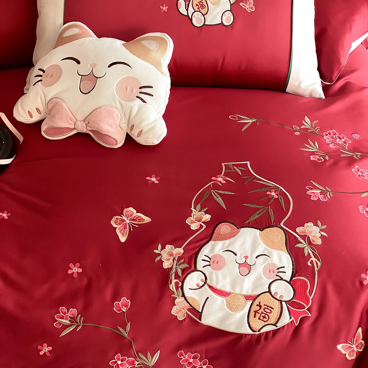 91家纺网 家纺一手货源 找家纺 莎臣豹 2026新款5050新疆长绒棉精美中式贴布绣四件套-招财福禄-控价（卖价不得低于此价）标准360加大380 招财福禄-云夕红