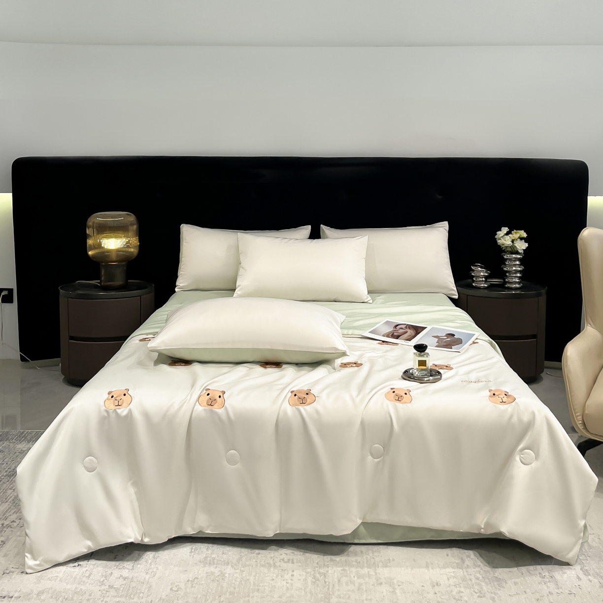 91家纺网 家纺一手货源 找家纺 红嘴企鹅 2026新款水洗冰丝刺绣夏被四件套 夏被-卡皮清新绿