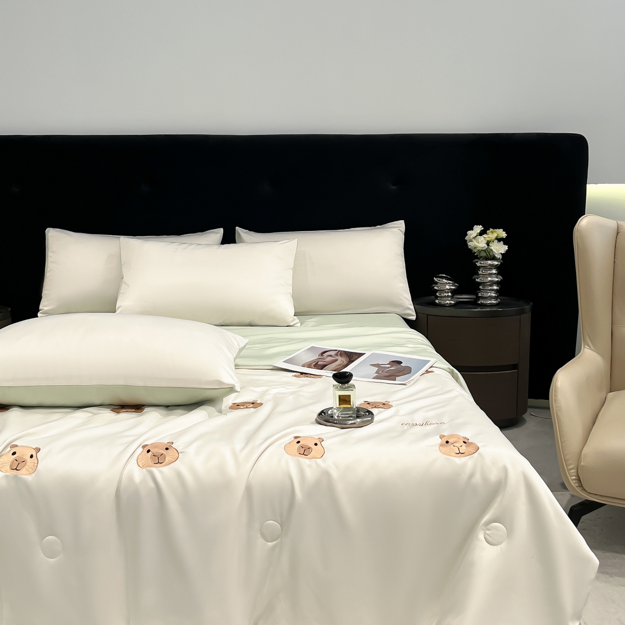 91家纺网 家纺一手货源 找家纺 红嘴企鹅 2026新款水洗冰丝刺绣夏被四件套 夏被-卡皮清新绿