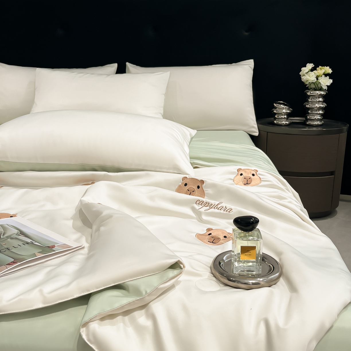 91家纺网 家纺一手货源 找家纺 红嘴企鹅 2026新款水洗冰丝刺绣夏被四件套 夏被-卡皮清新绿