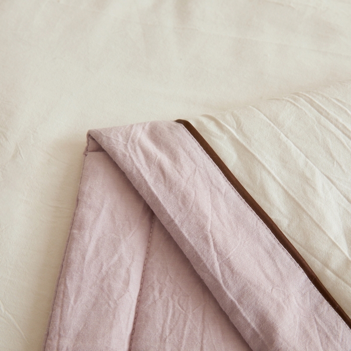 91家纺网 家纺一手货源 找家纺 仁凯家纺 2026新款A类100%棉花刺绣款手包边夏被夏凉被空调被 安妮熊-紫